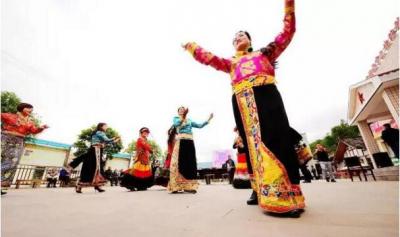 彝族舞蹈活动